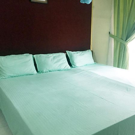 Mccarthy Guesthouse Канди Экстерьер фото