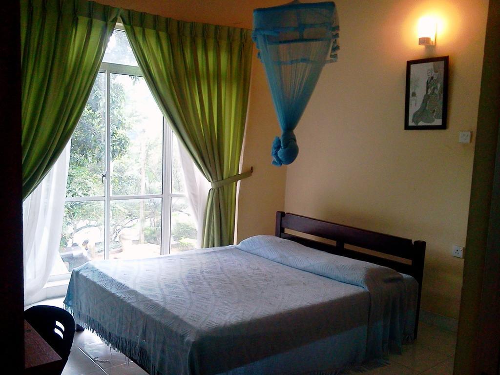 Mccarthy Guesthouse Канди Номер фото