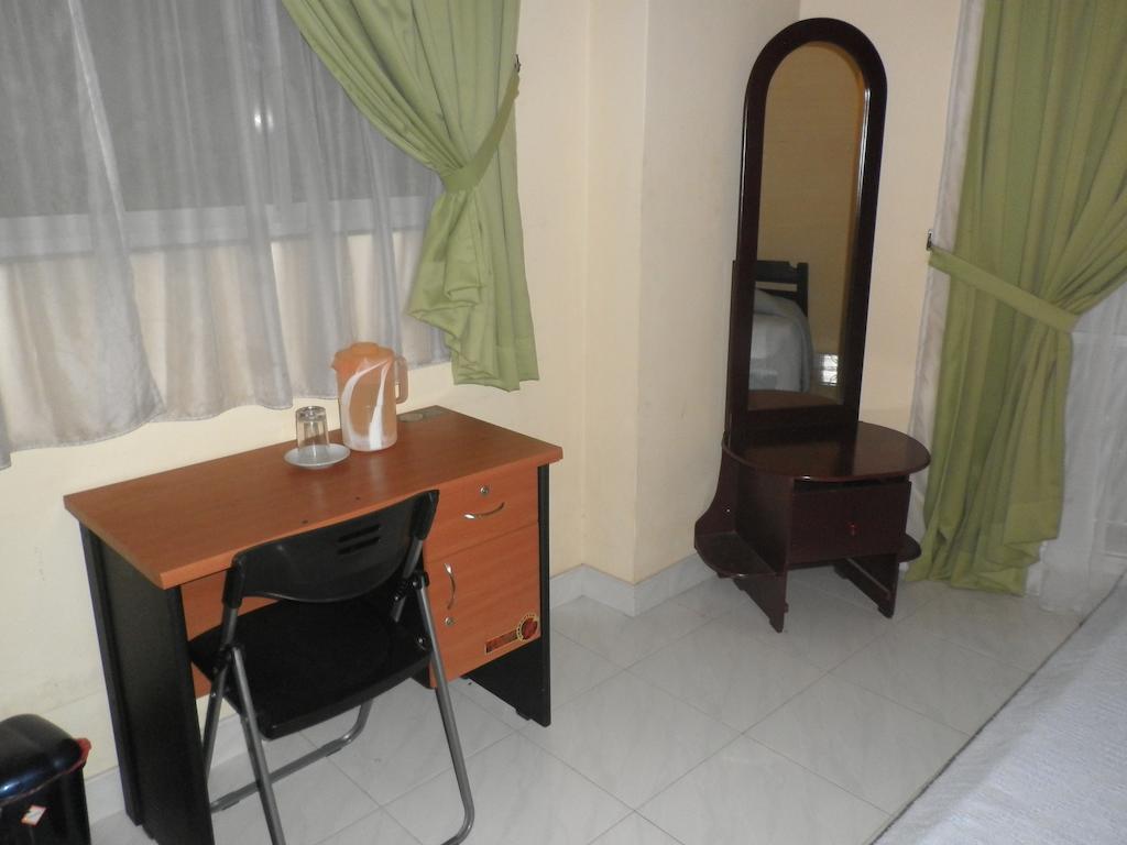 Mccarthy Guesthouse Канди Номер фото
